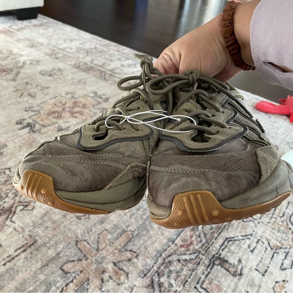 Adidas Originals OZWEEGO 'TRACE CARGO' Sneakers in Green Men’s Size 9.5 GUC - Picture 10 of 13